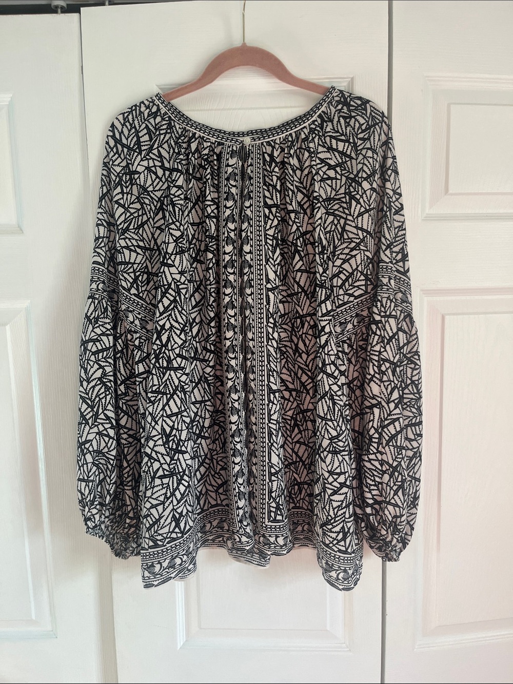 Max Studio Black and White Printed Peasant Blouse